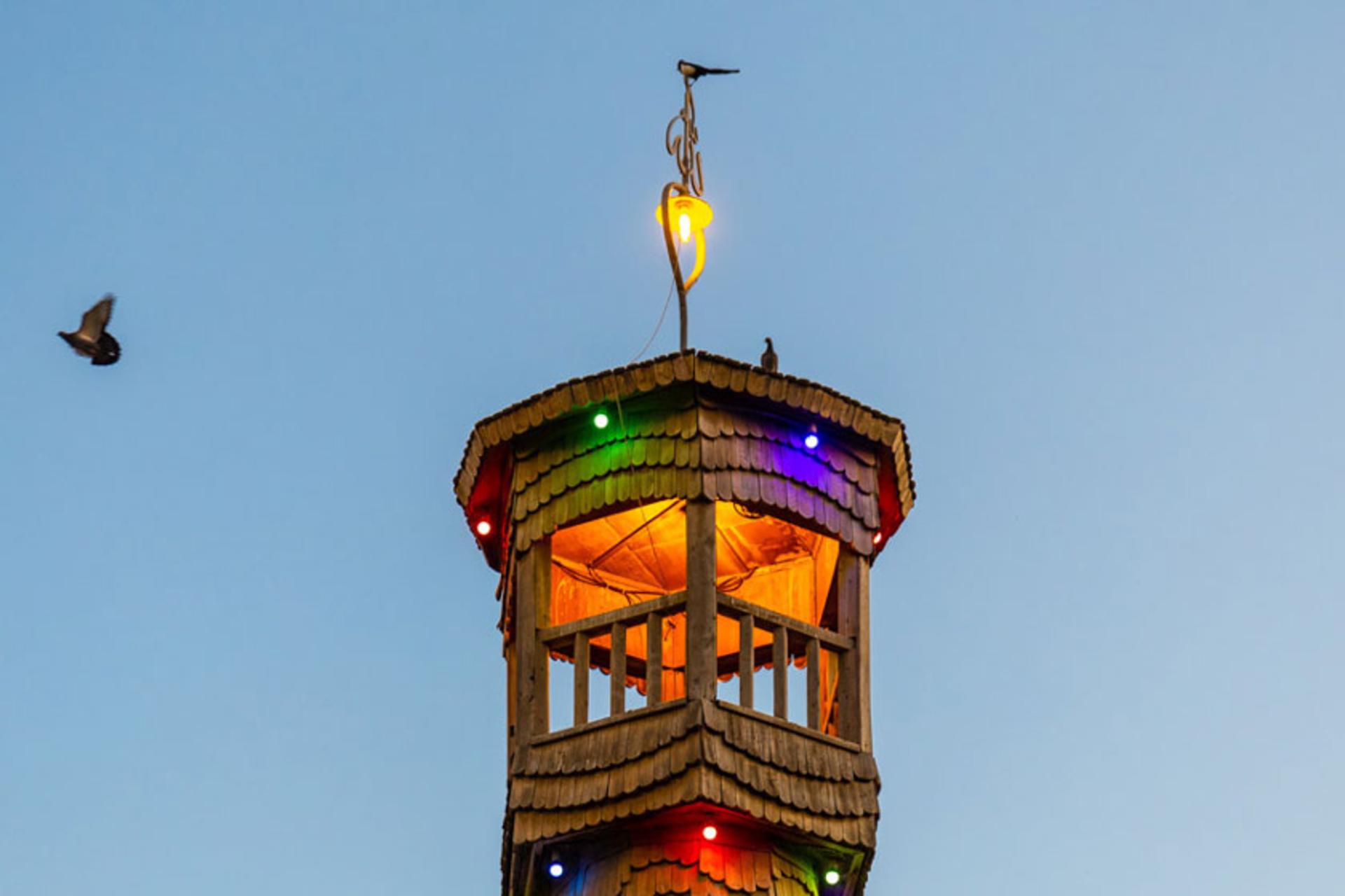 چراغانی مناره مسجد چوبی نیشابور
