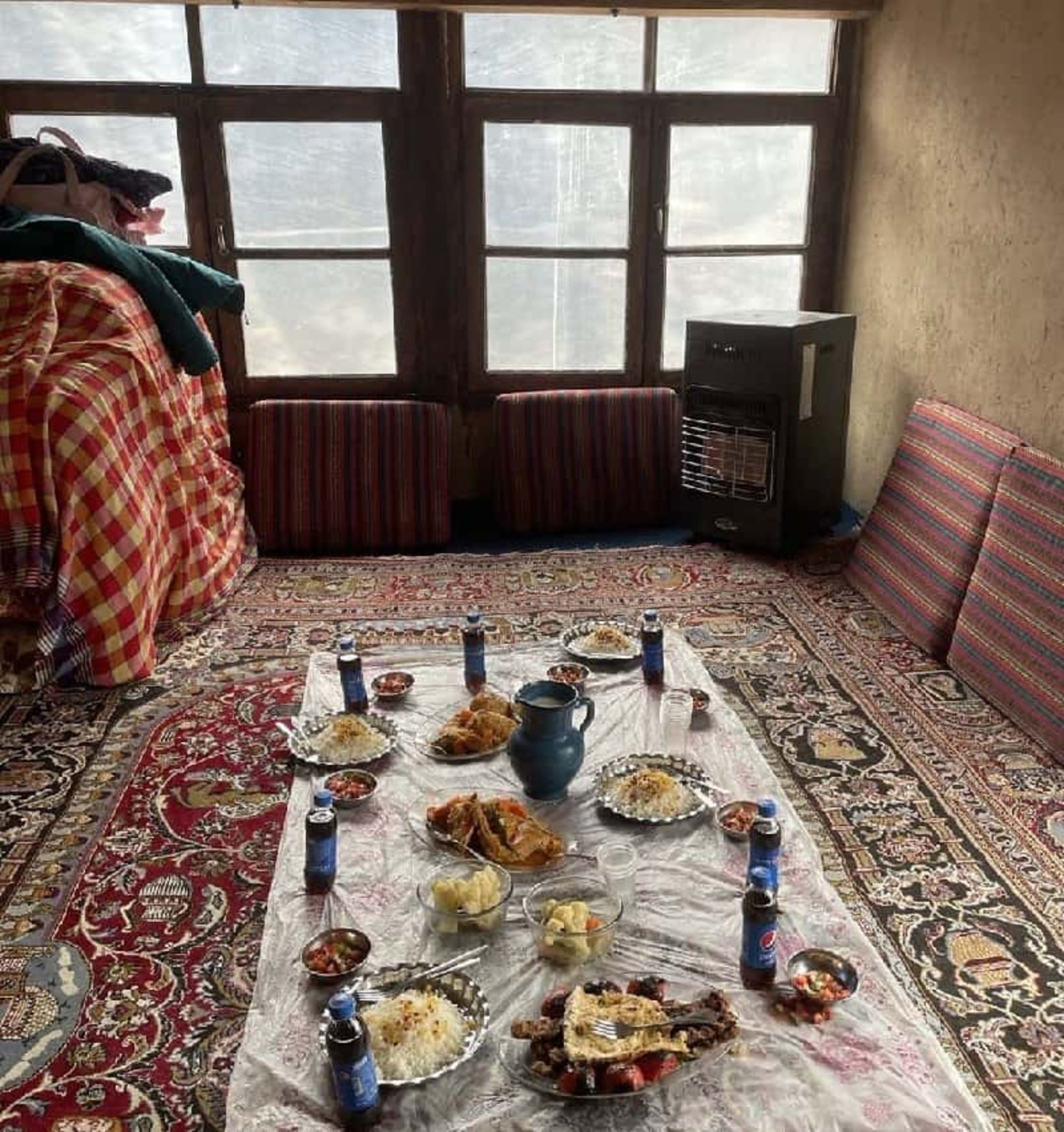 زرشک پلو با مرغ رستوران ارگ سنگی