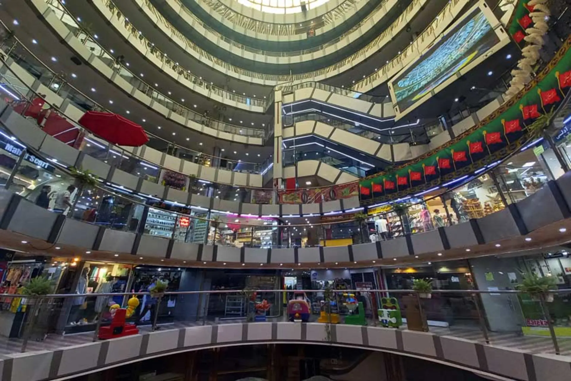 طبقات مرکز خرید دنیای نور تهران