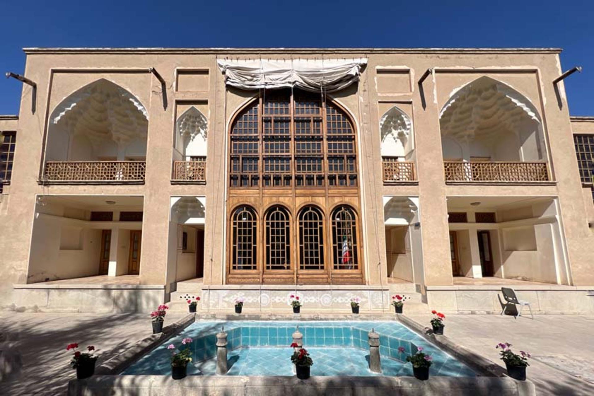 حیاط خانه اژه ای ها