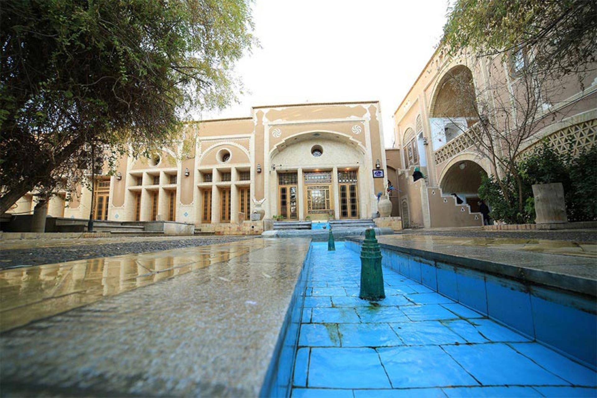 هتل باغ مشیرالممالک یزد