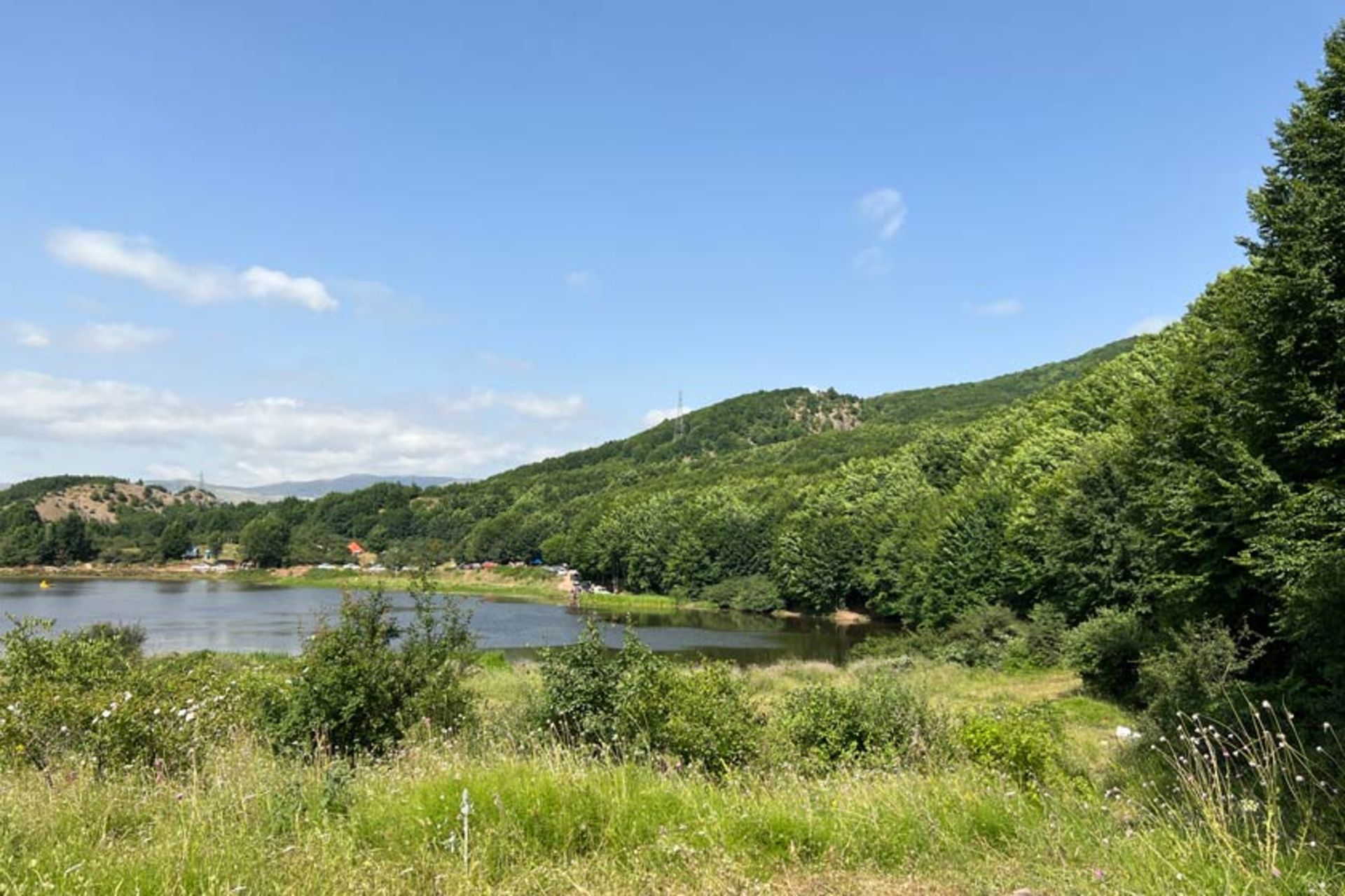 طبیعت زیبای اطراف دریاچه ویستان