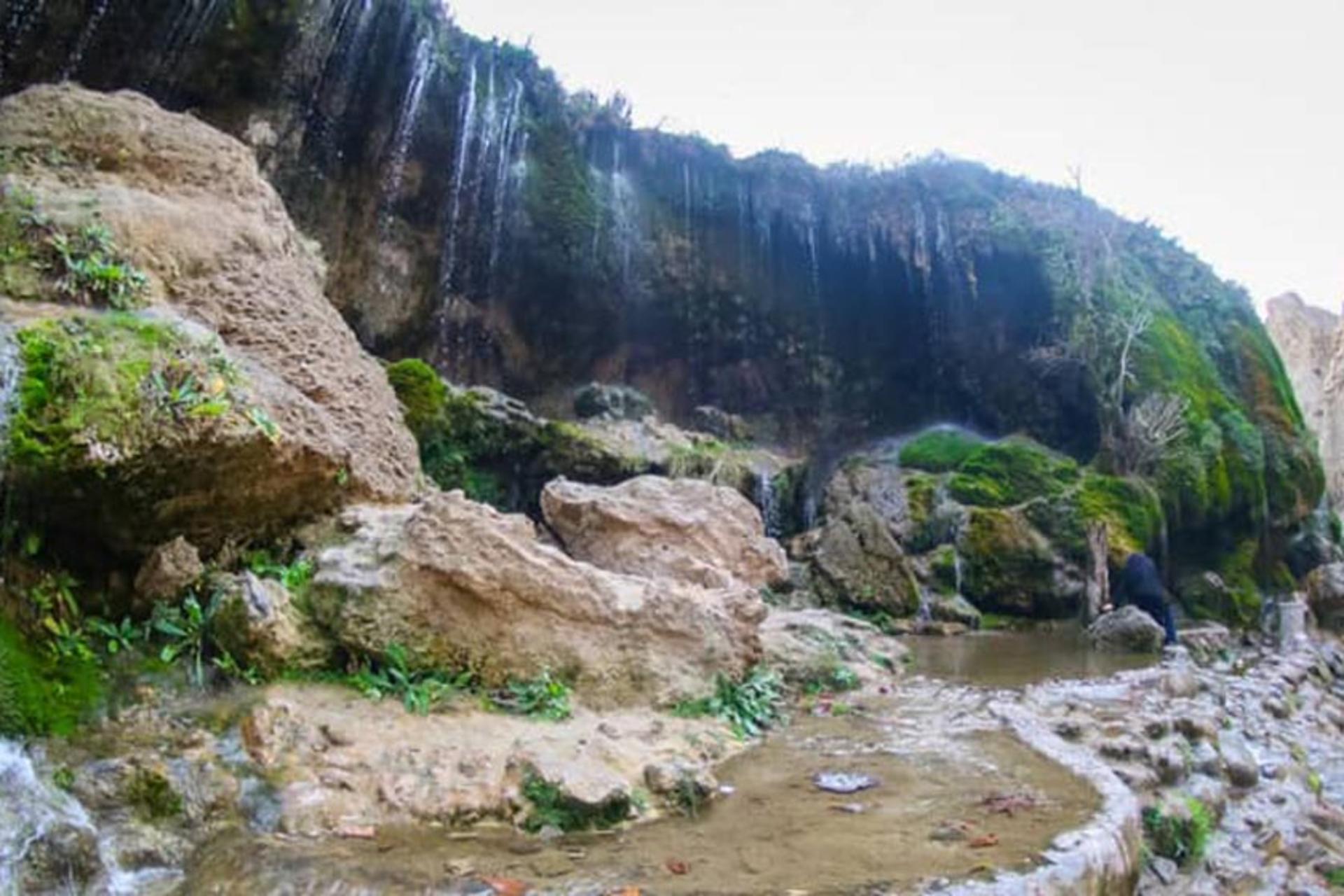 جریان آب در آبشار آسیاب خرابه