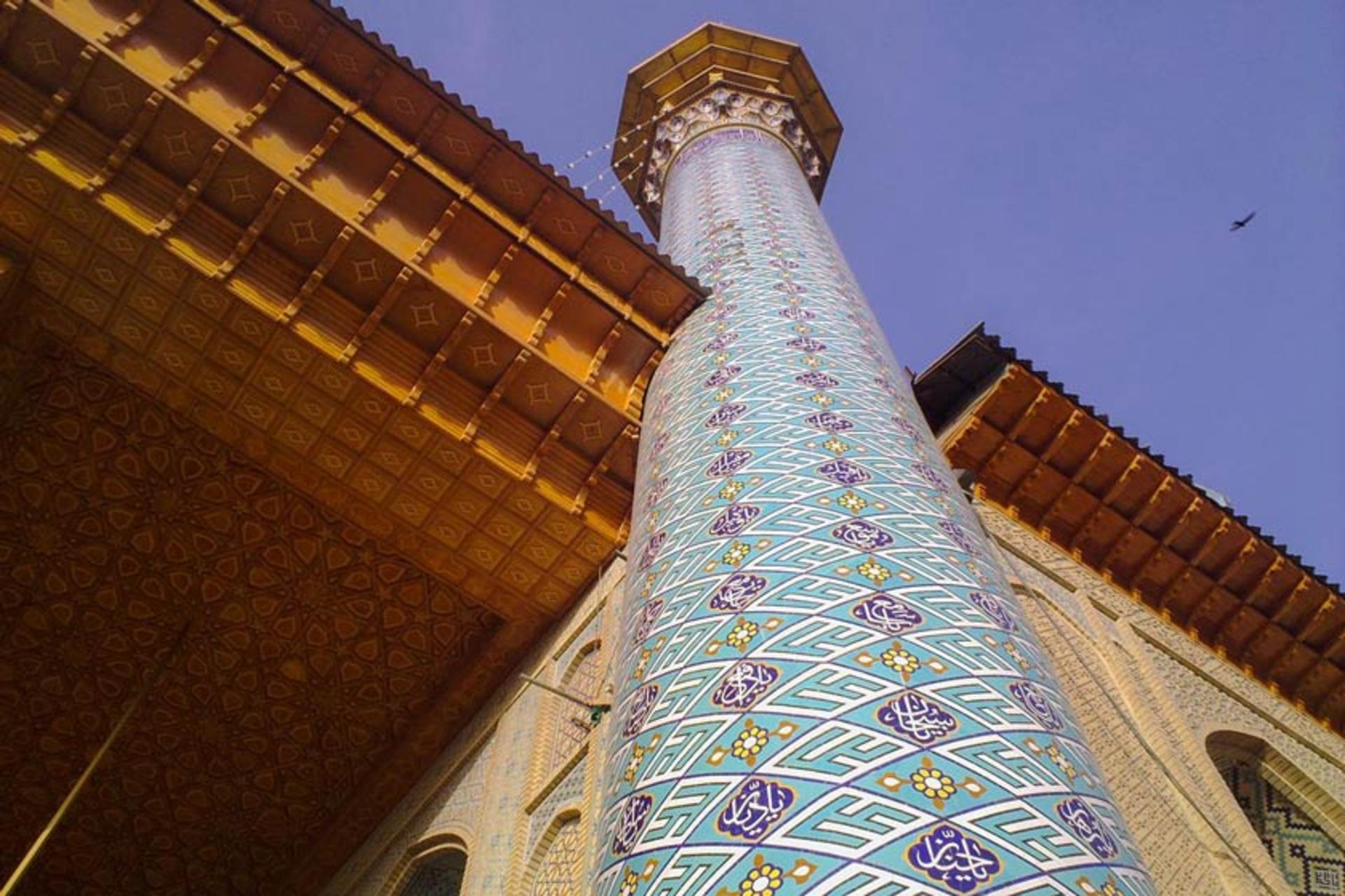 کاشی‌کاری مناره شاهچراغ