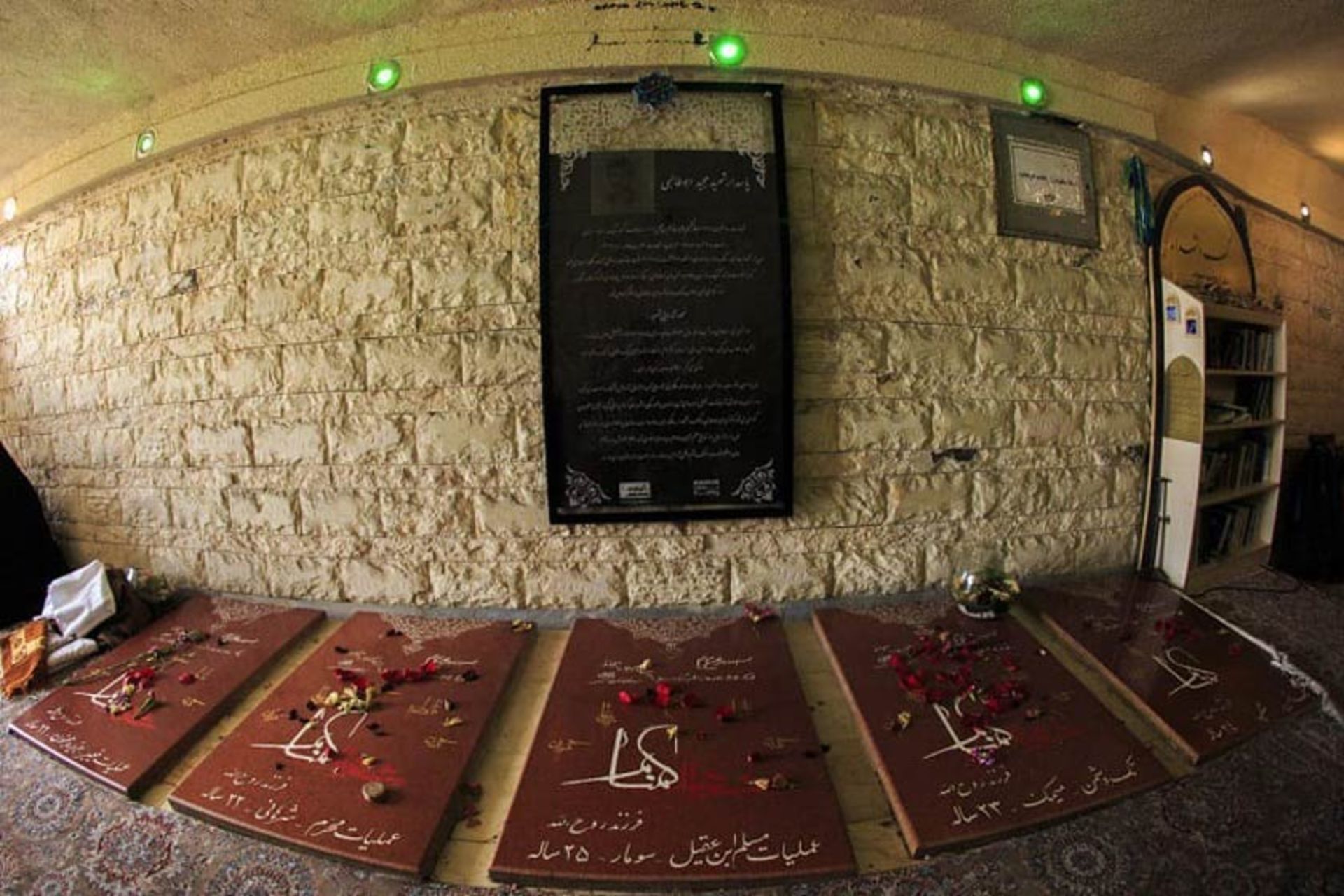 قبور کهف الشهدا