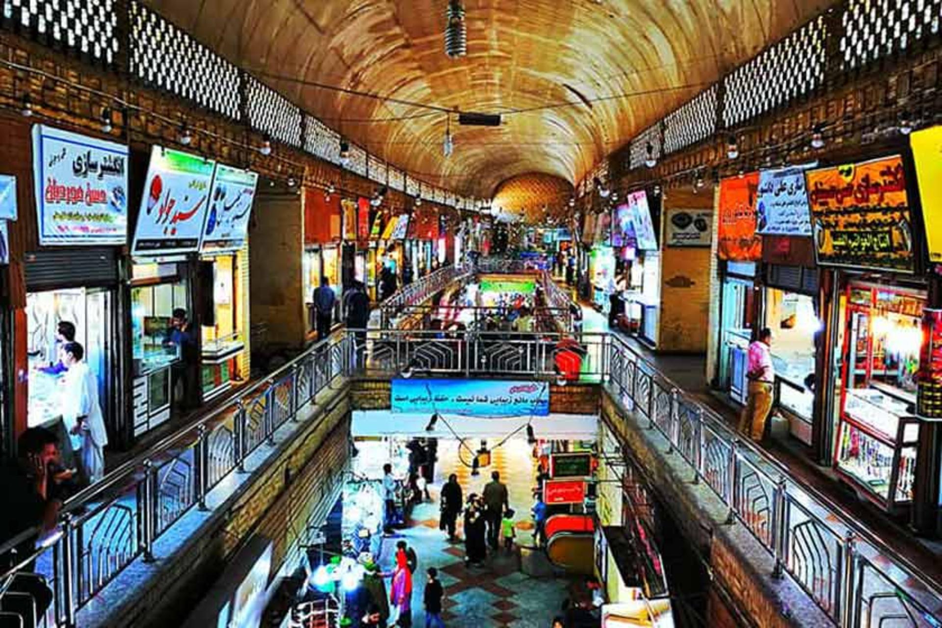 خریداران در بازار رضا مشهد