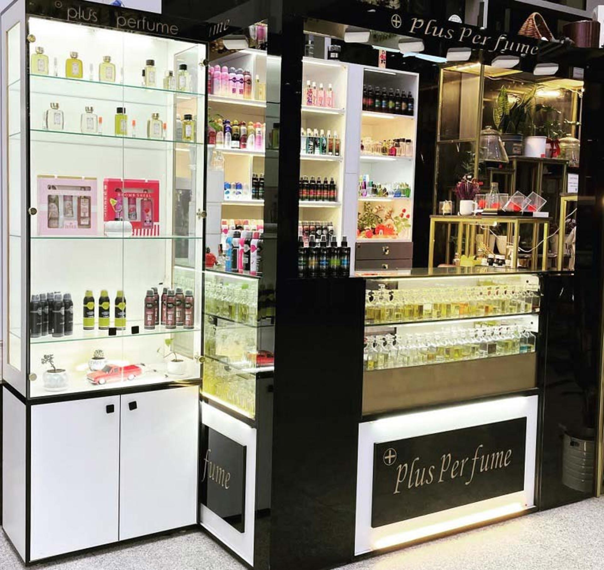 فروشگاه عطر و ادوکلن در مرکز خرید الماس هروی