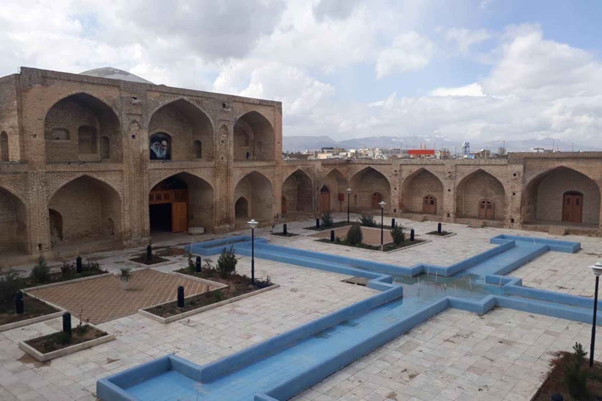 حیاط مرکزی کاروانسرای شاه عباسی ماهیدشت