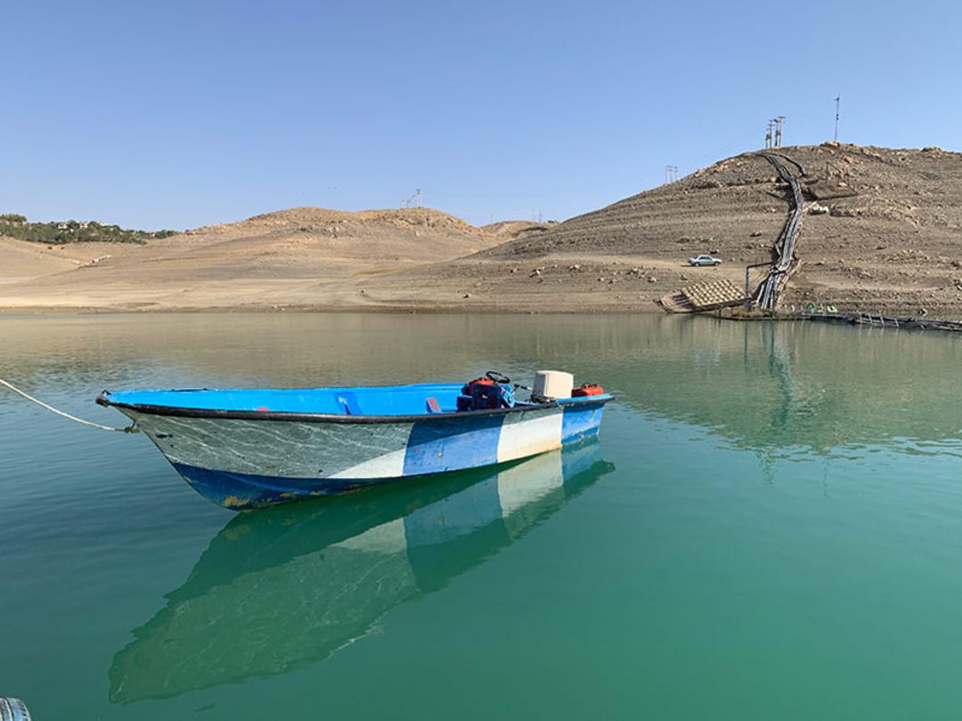 قایق سواری در آب زاینده رود 