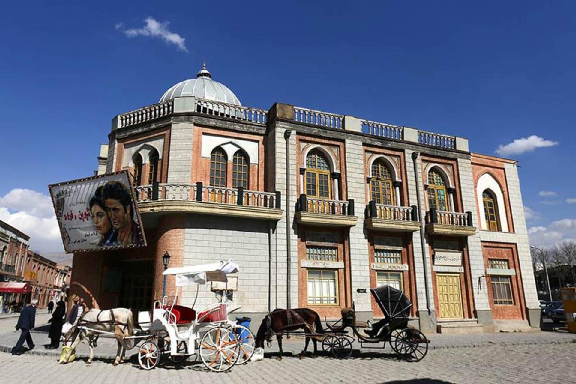 کالسکه و فضای شهری قدیمی در شهرک سینمایی غزالی