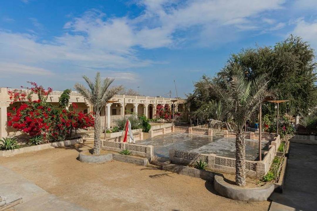 حیاط اقامتگاه بومگردی خانه دوست