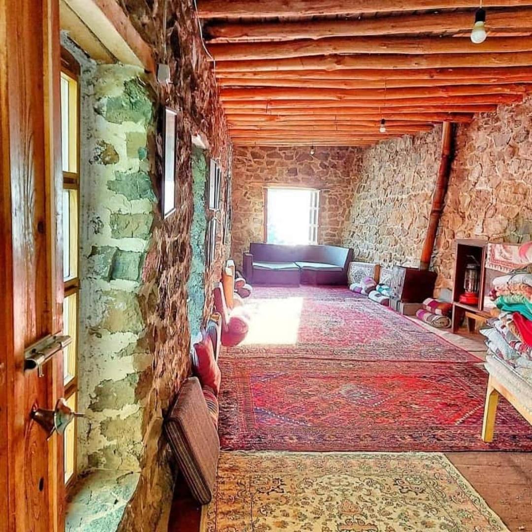 کلبه سنگی کوچک