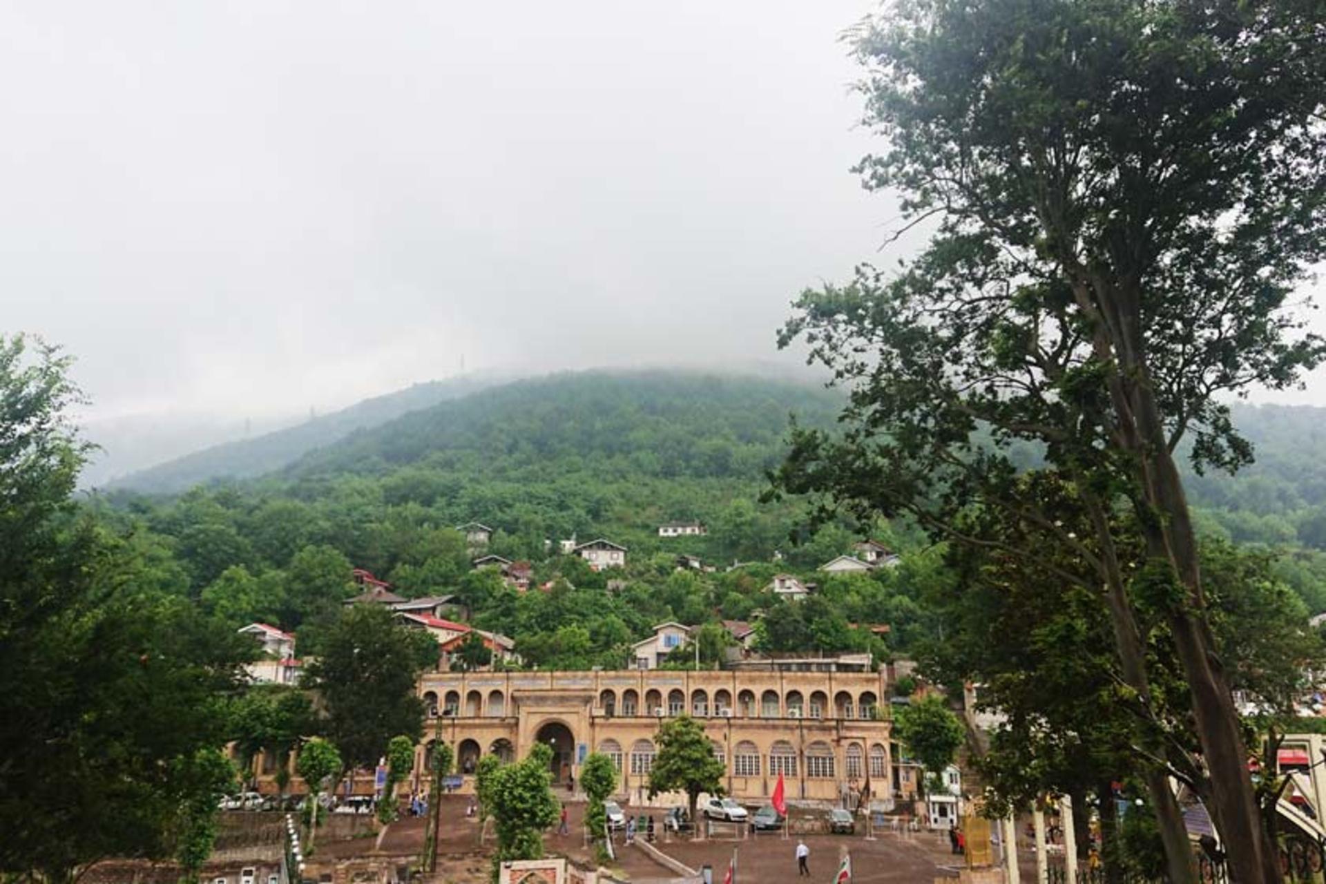 دورنمایی از امامزاده هاشم