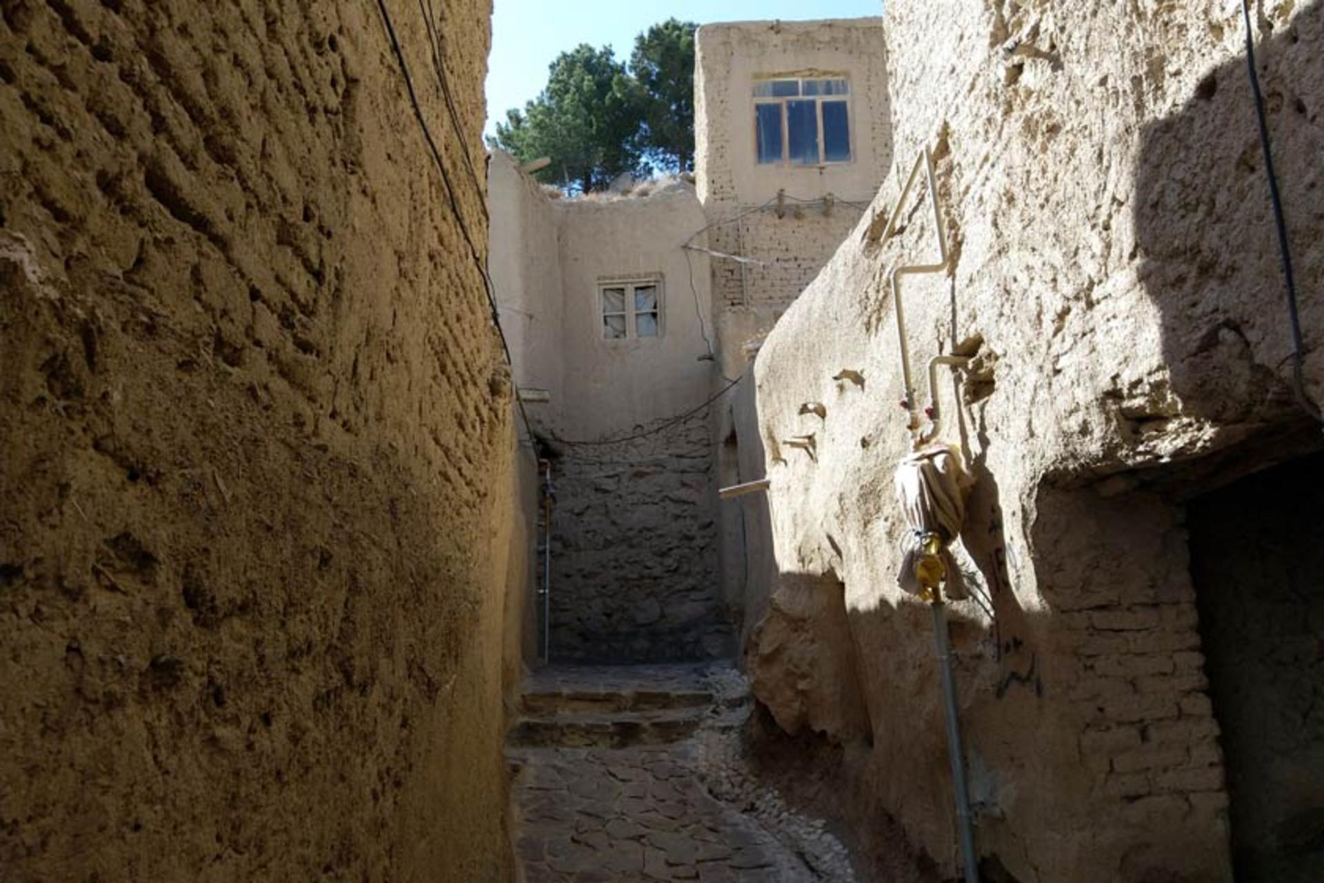 کوچه‌های روستای قلعه بالا