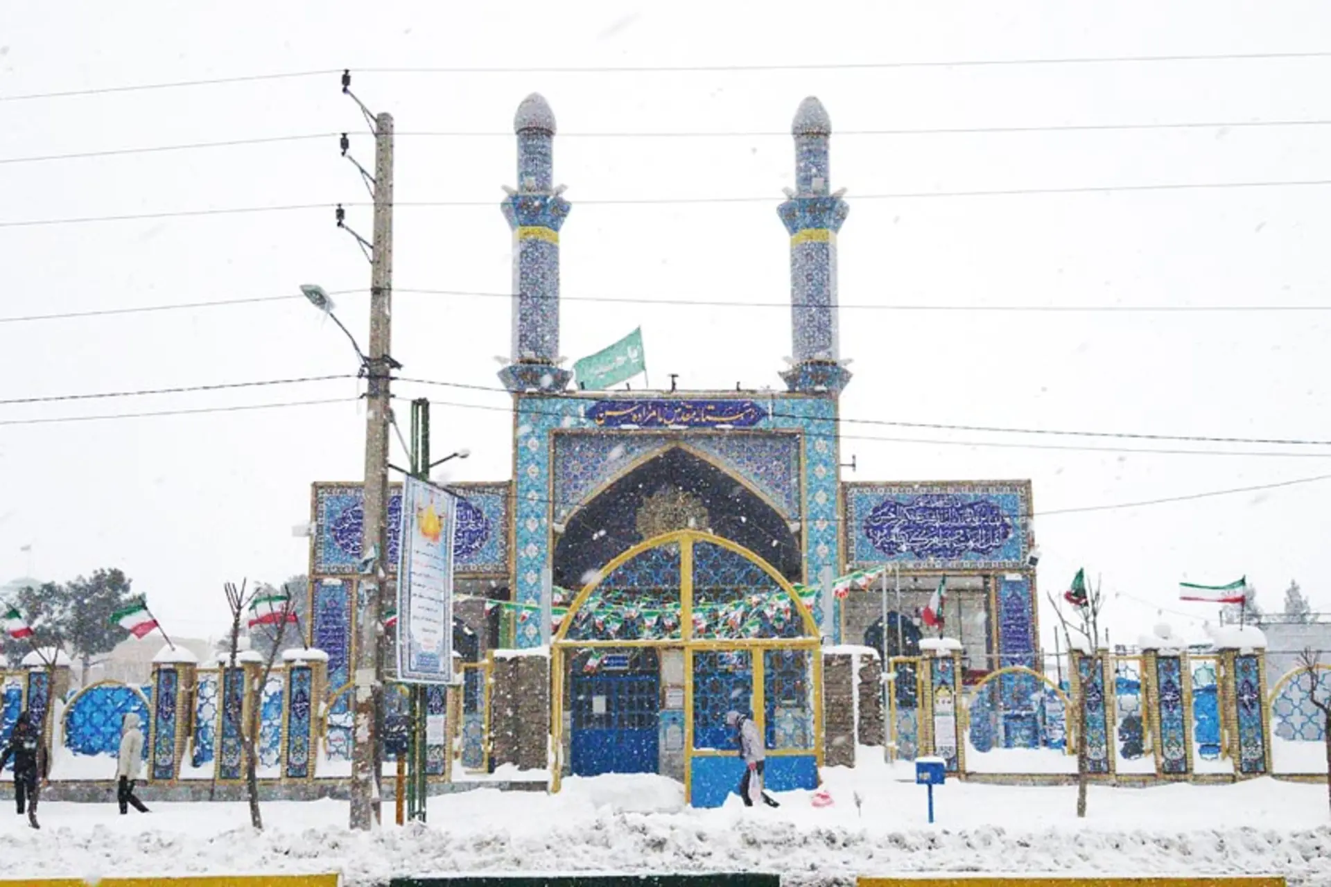 امامزاده حسن تهران در زمستان