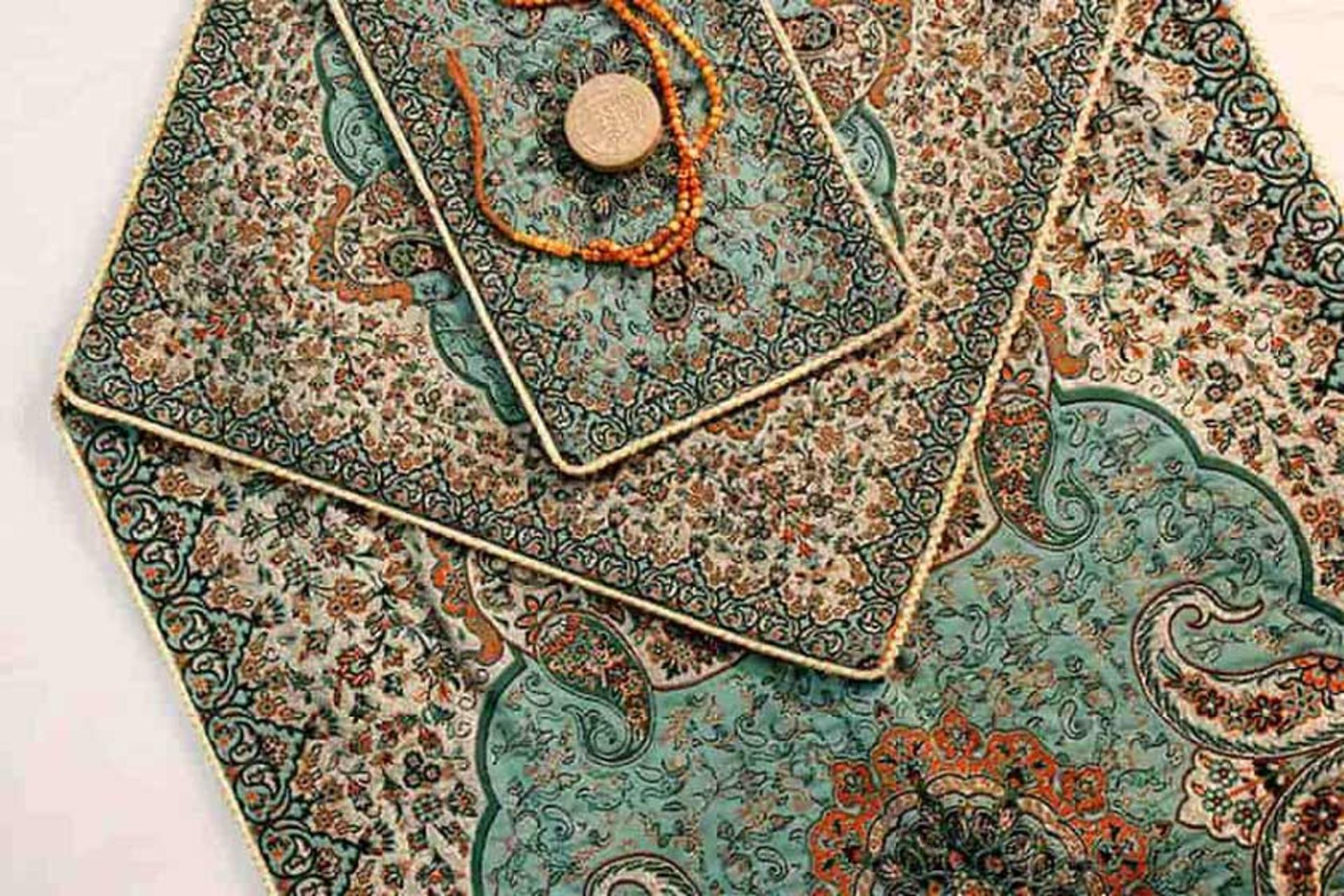 سوغات مشهد؛ سجاده، مهر و تسبیح
