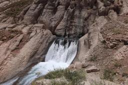 جریان خروشان آب در چشمه کوهرنگ