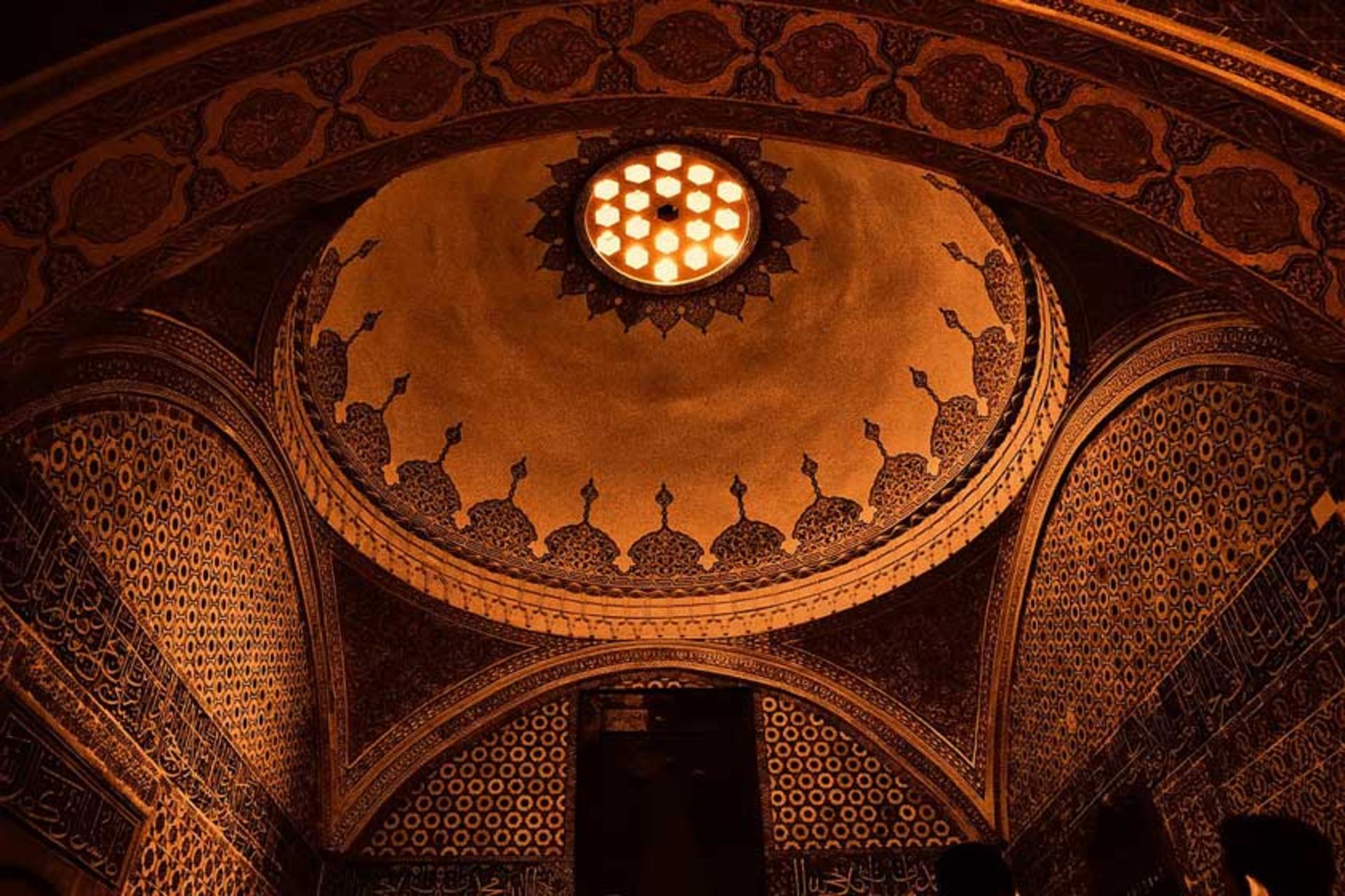 معماری دیدنی کاخ دولما باغچه