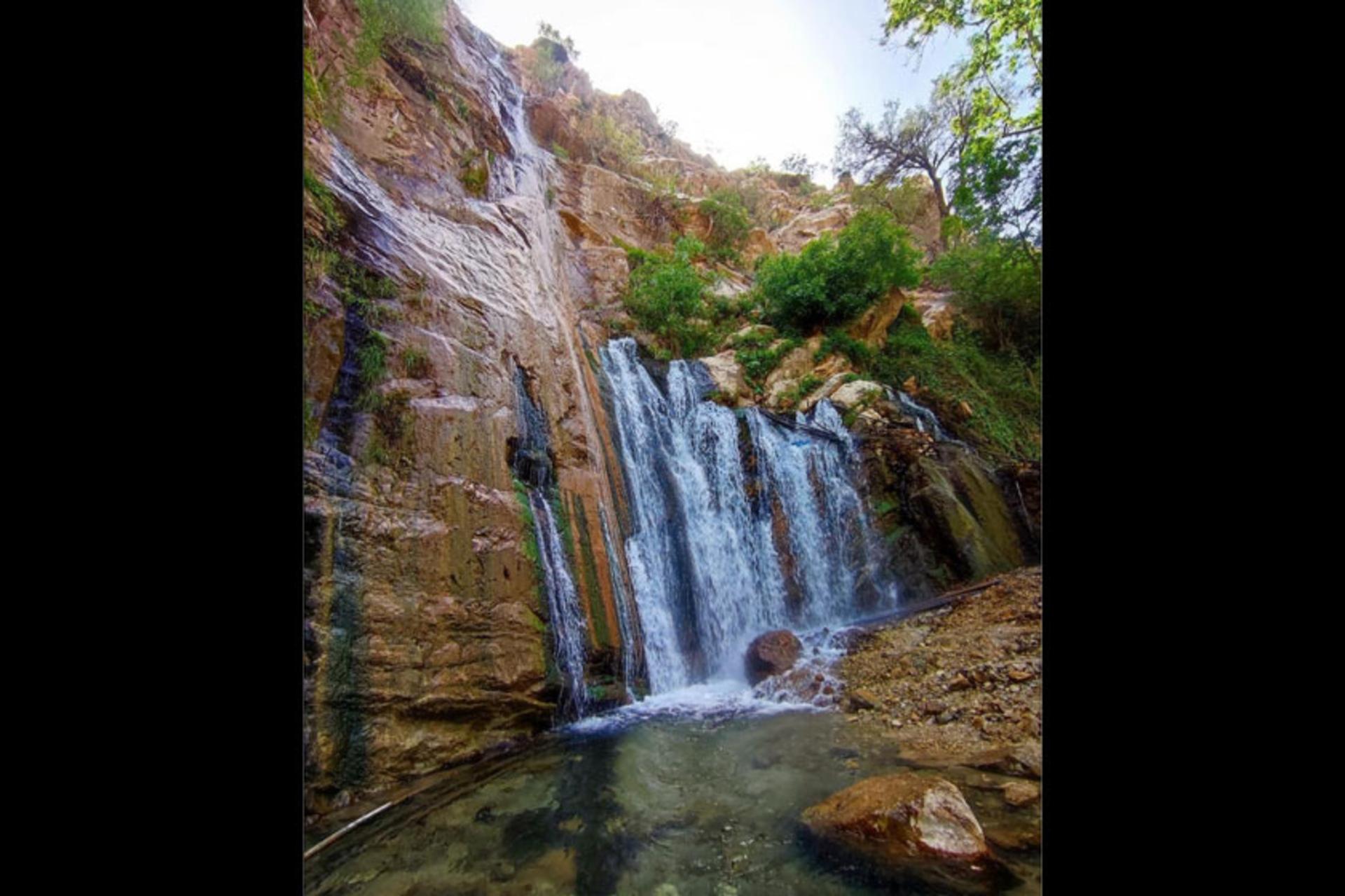 ریزش آب در آبشار وارک