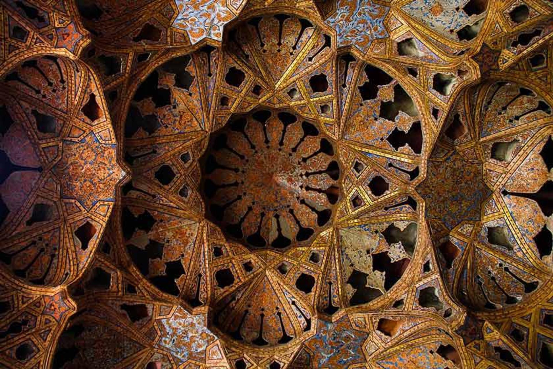 سقف عمارت عالی قاپو
