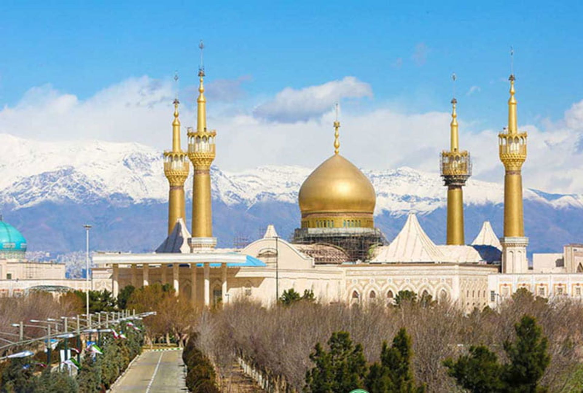 محوطه فضای سبز و بلوار مقابل مرقد امام خمینی از نمای بالا