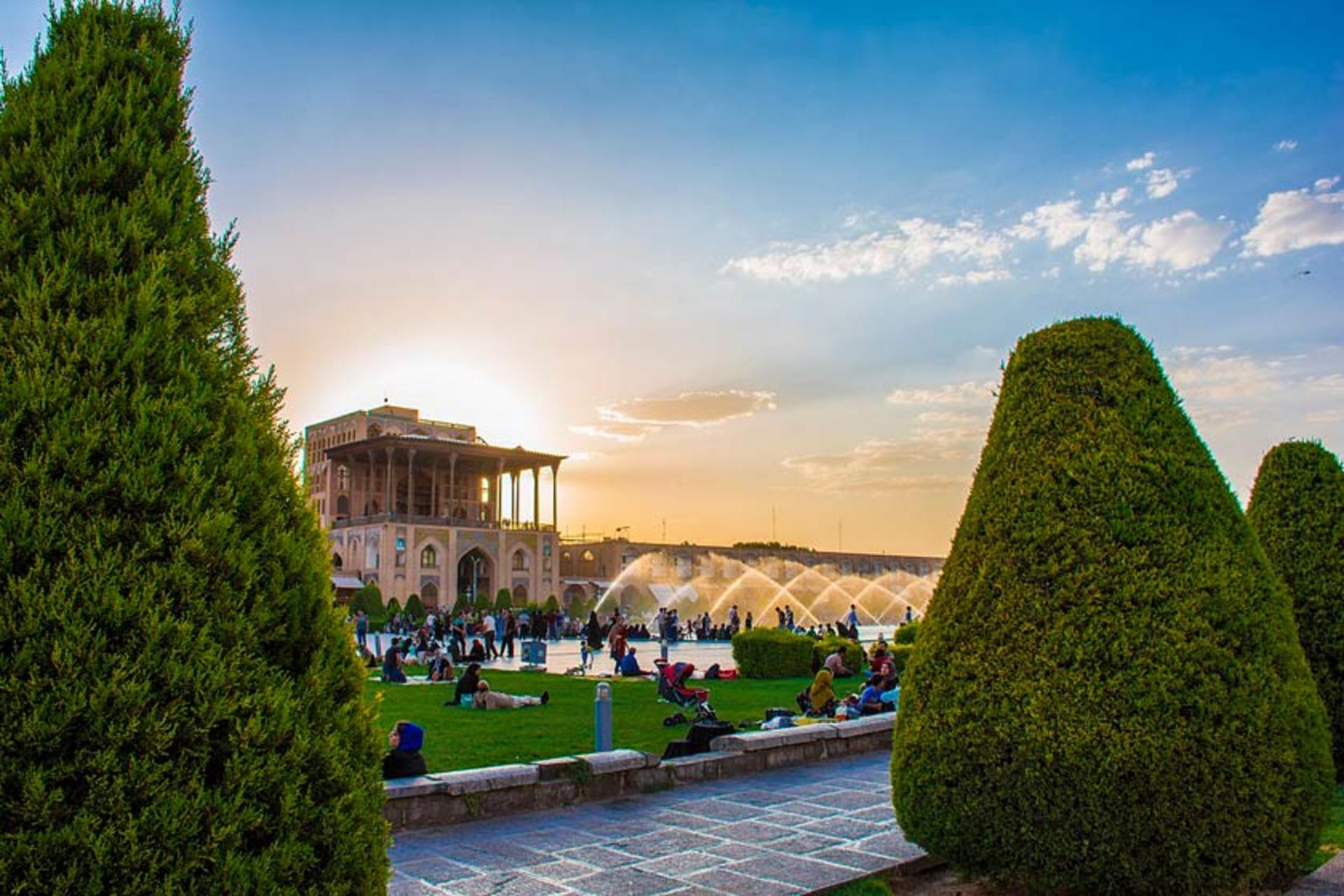 عمارت عالی قاپو در میدان نقش جهان