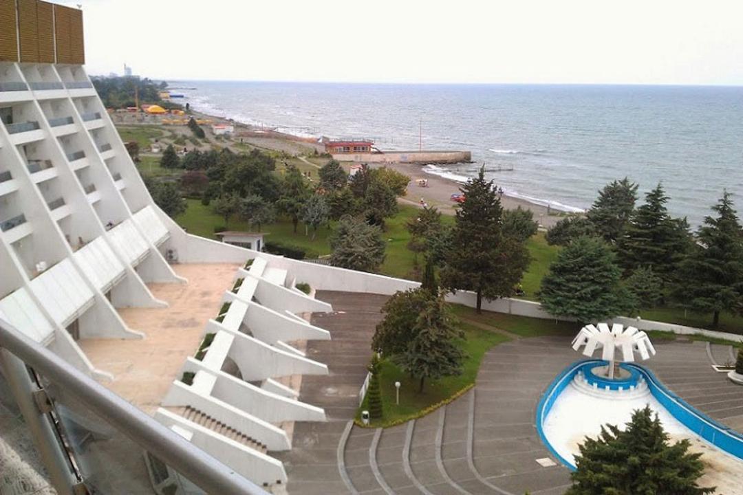 هتل ساحلی پارسیان خزر چالوس 