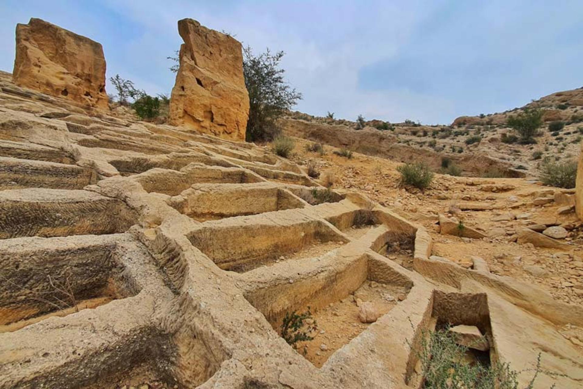 گورستان صخره‌ای بندر سیراف