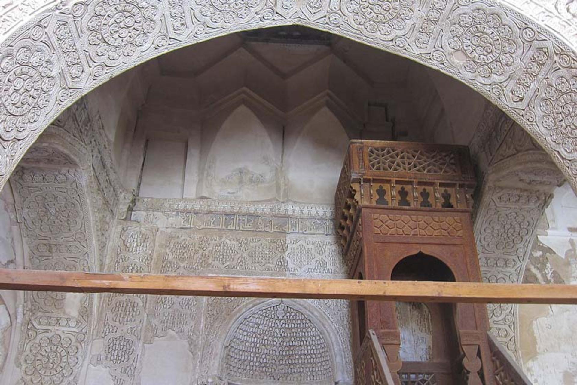 منبر و تزیینات محراب در مسجد جامع نایین