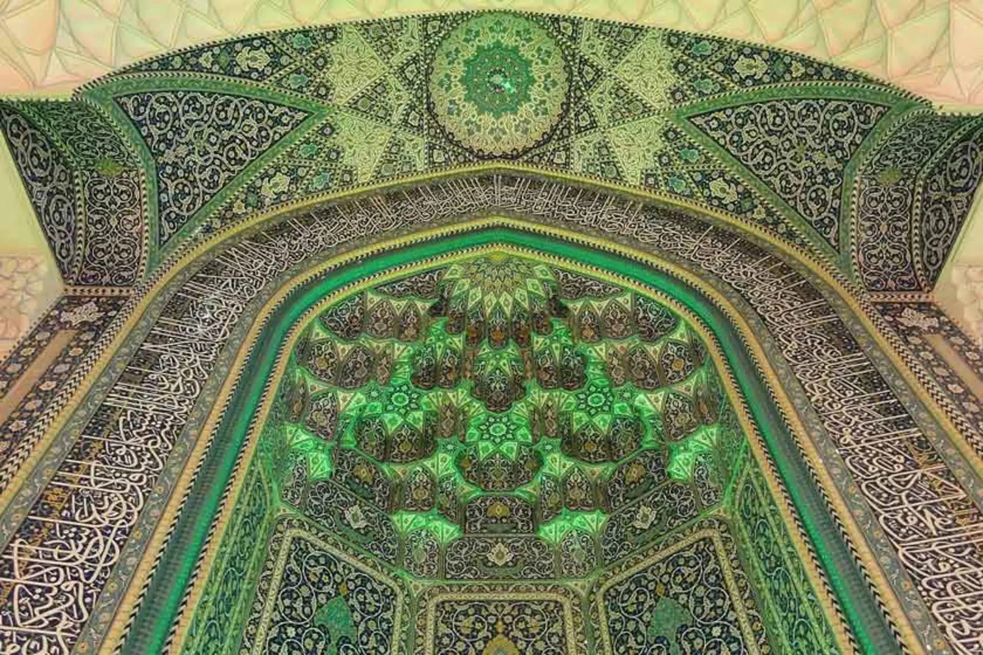 محراب مصلی تهران
