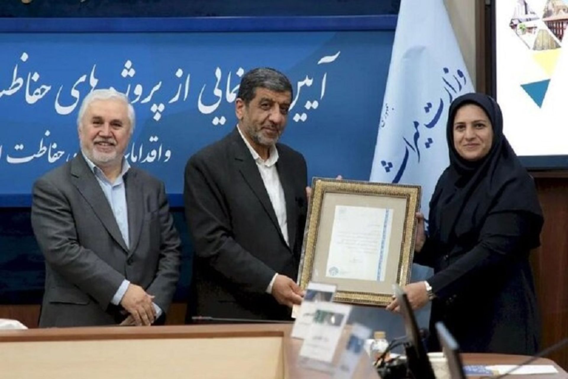 تقدیر از مدیر کل میراث فرهنگی فارس