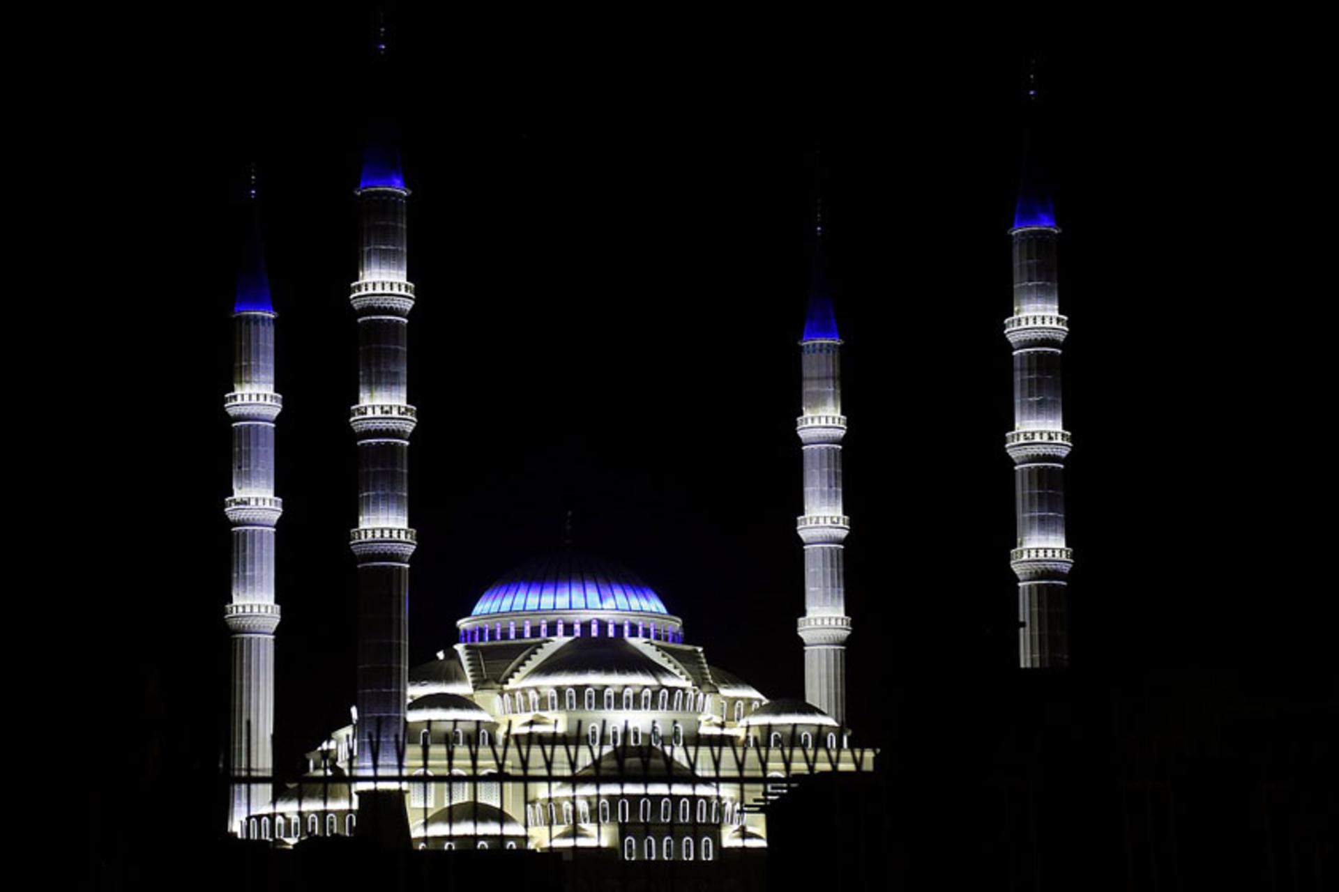 نورپردازی مسجد جامع مکی در شب