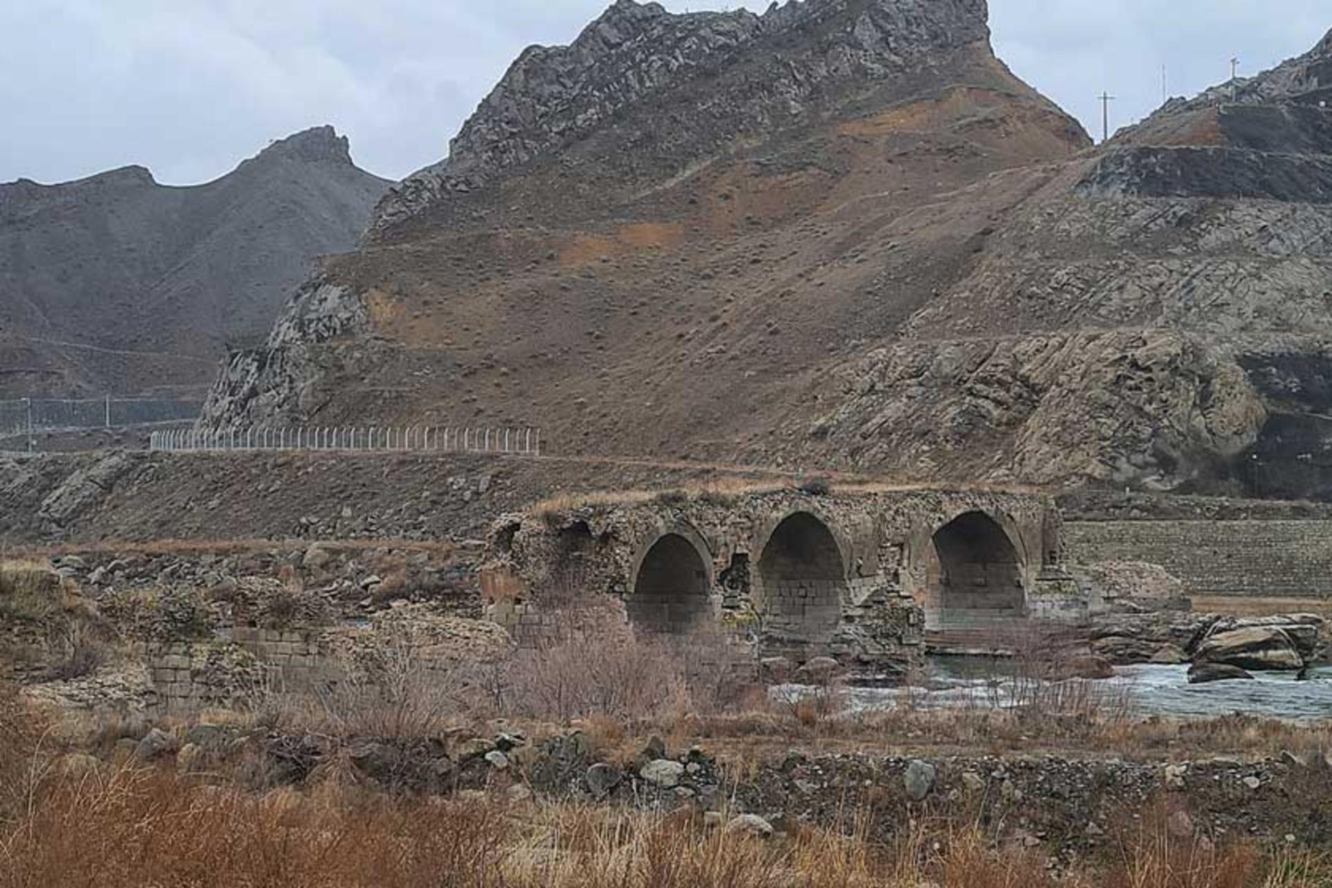 بقایای پل‌های خداآفرین