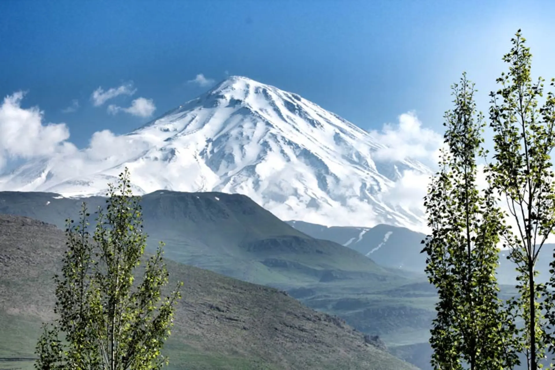 نمایی از دماوند از روستای پلور