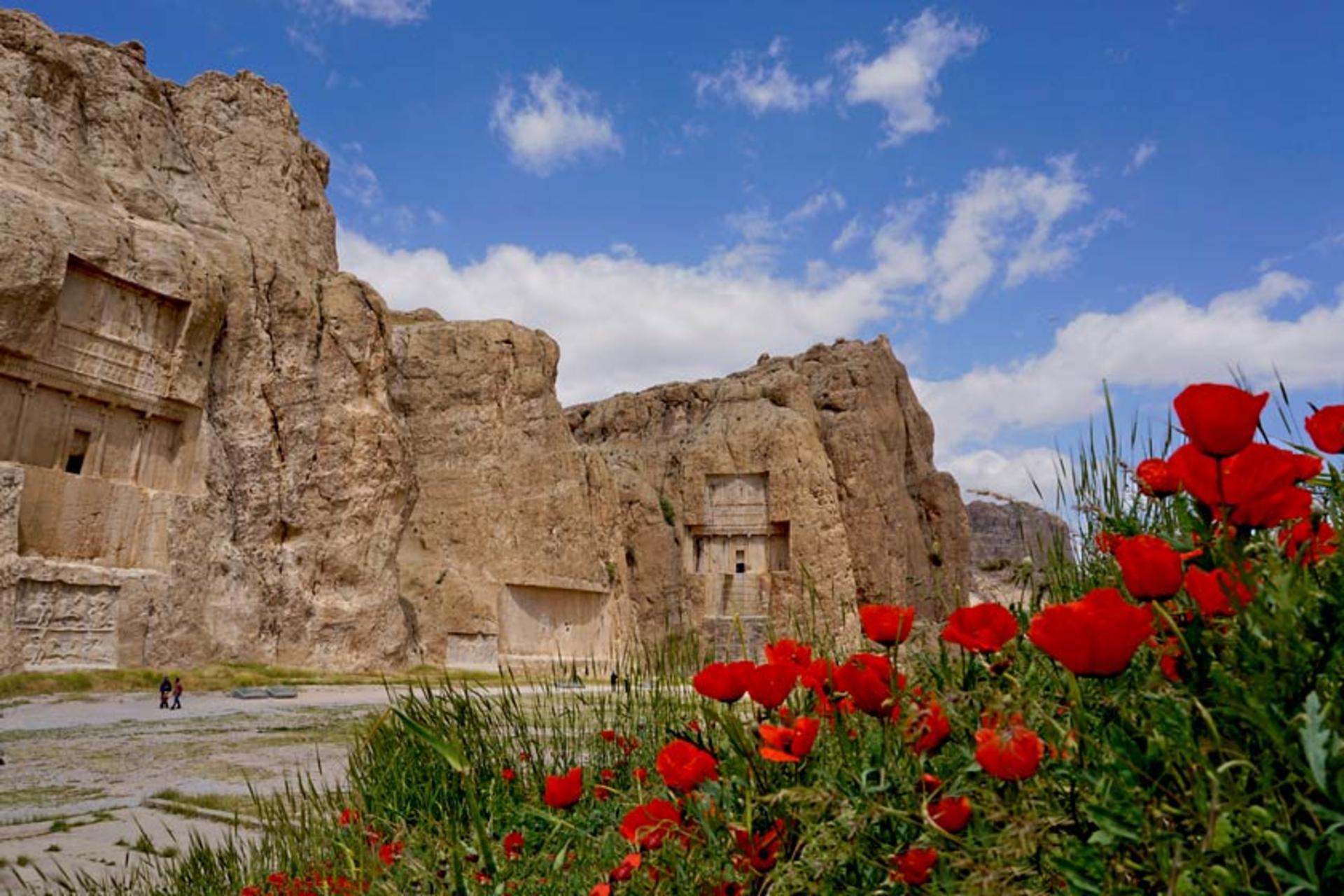 بهار در نقش رستم