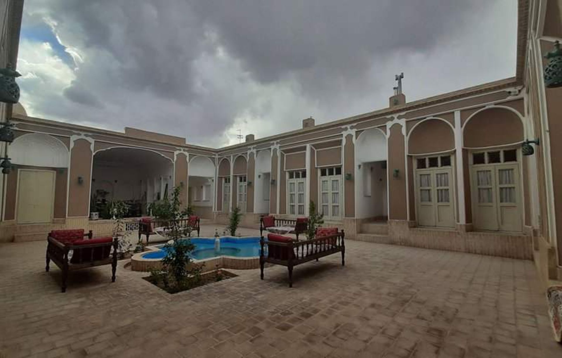 بومگردی سرای سپنج