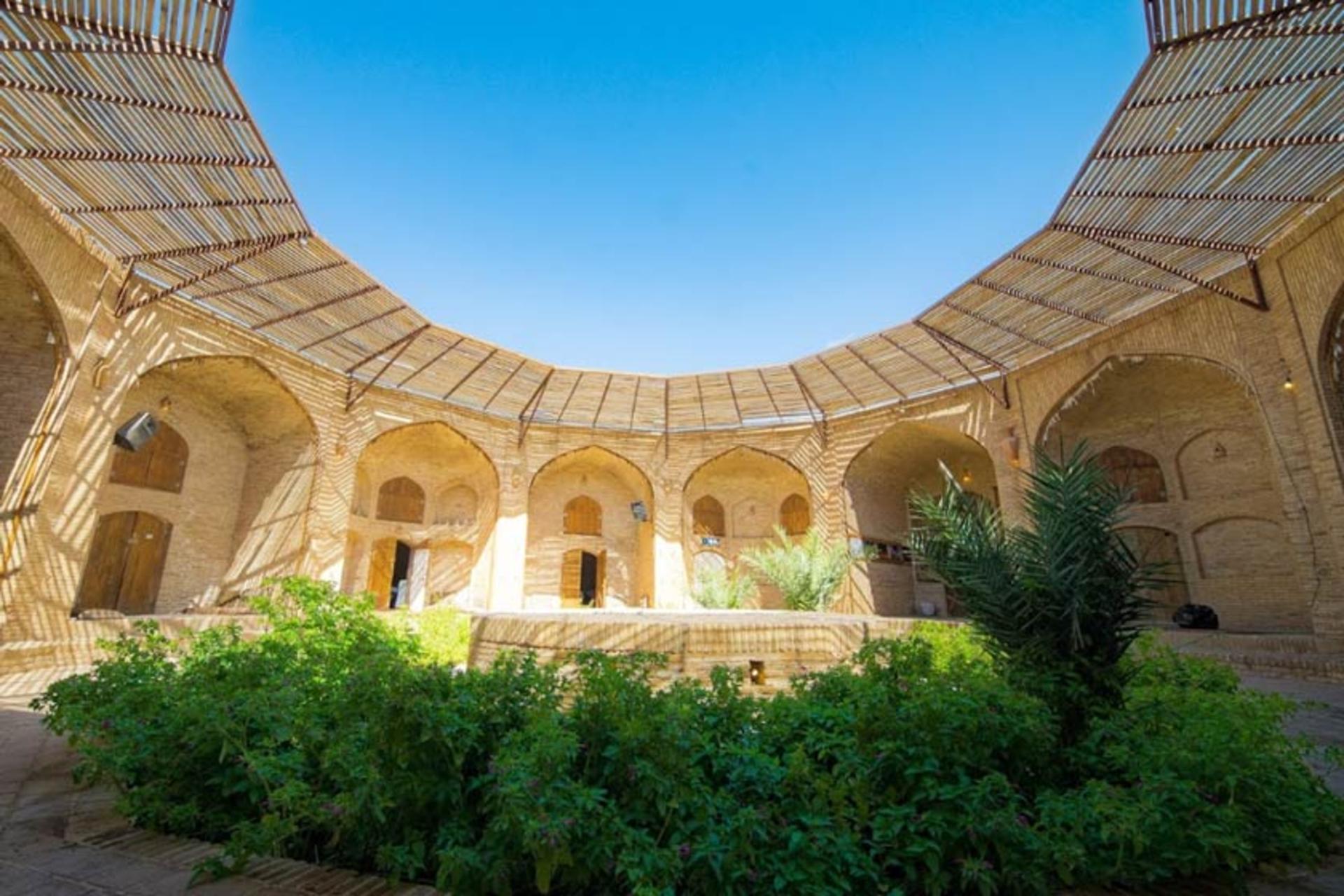 نمایی از آسمان از کاروانسرای زین الدین