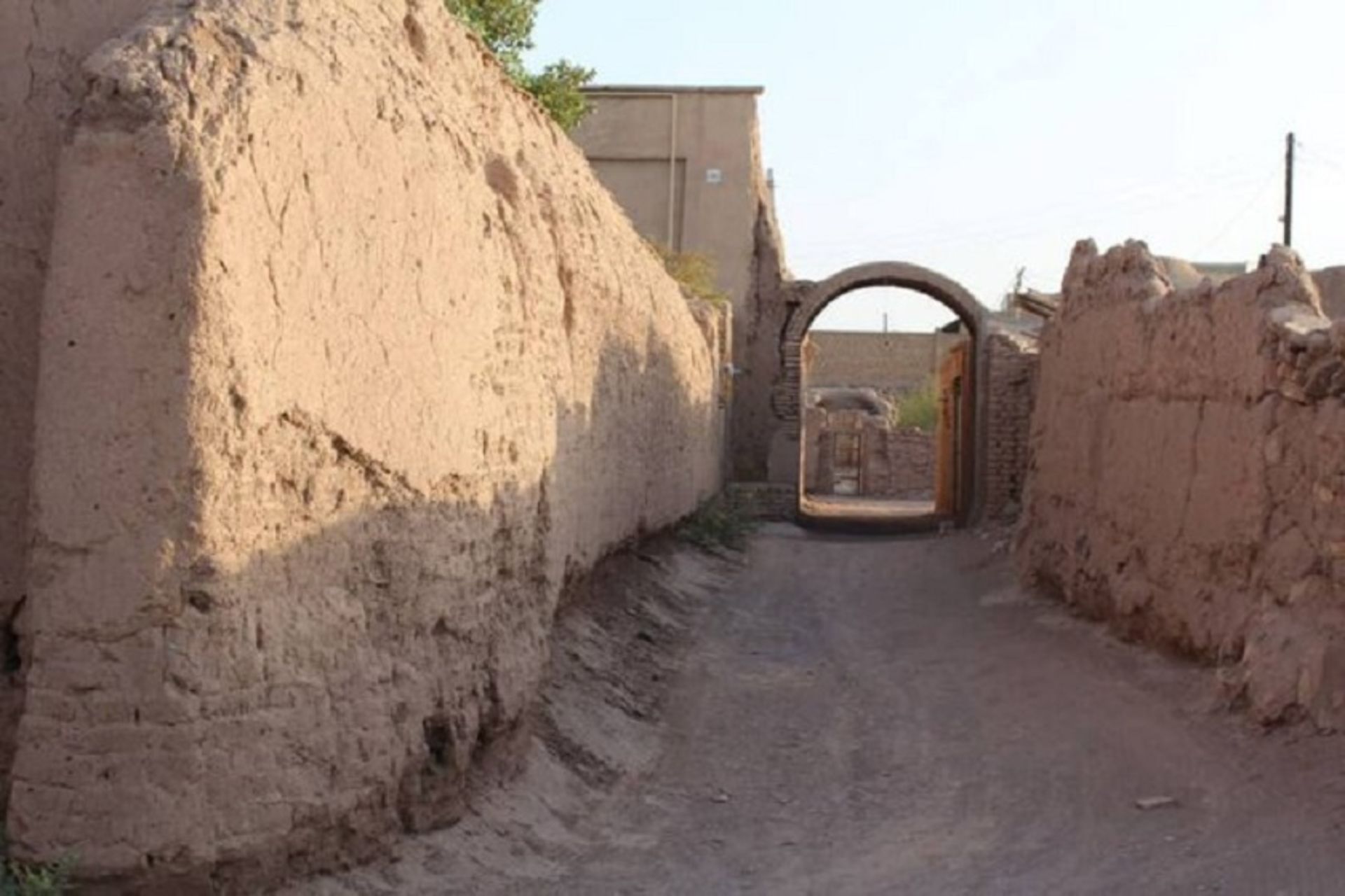 تخریب ساباط شهرستان انار