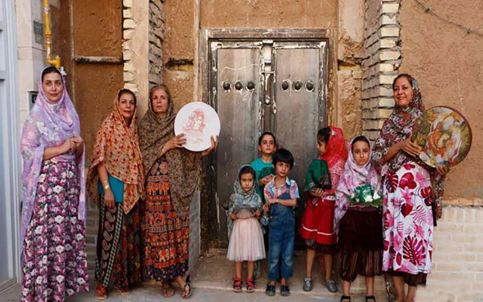 زنان و کودکان زرتشتی در جشن تیرگان 
