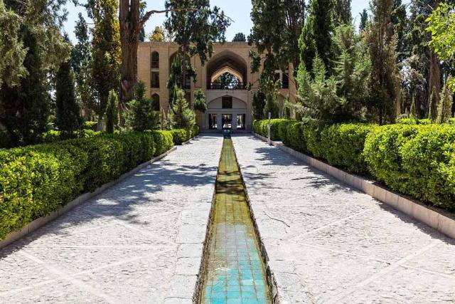 محوطه باغ فین