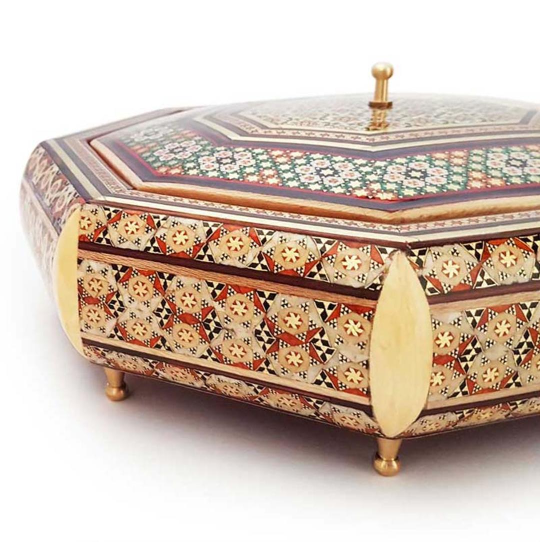 جزییات خاتم کاری بر جعبه چند ضلعی   
