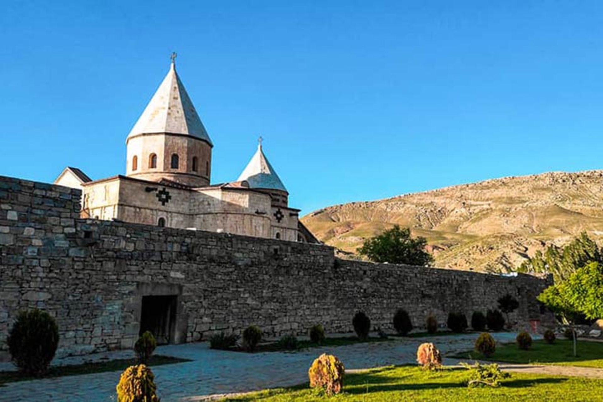 دورنمایی از قره کلیسا