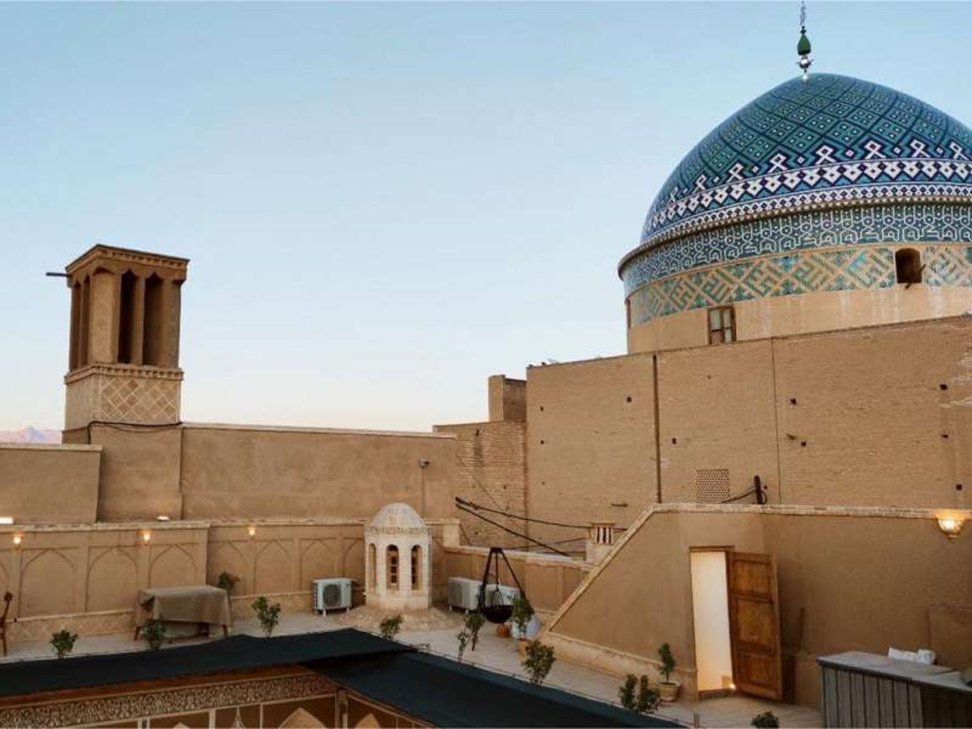 اقامتگاه بومگردی عزیز خان