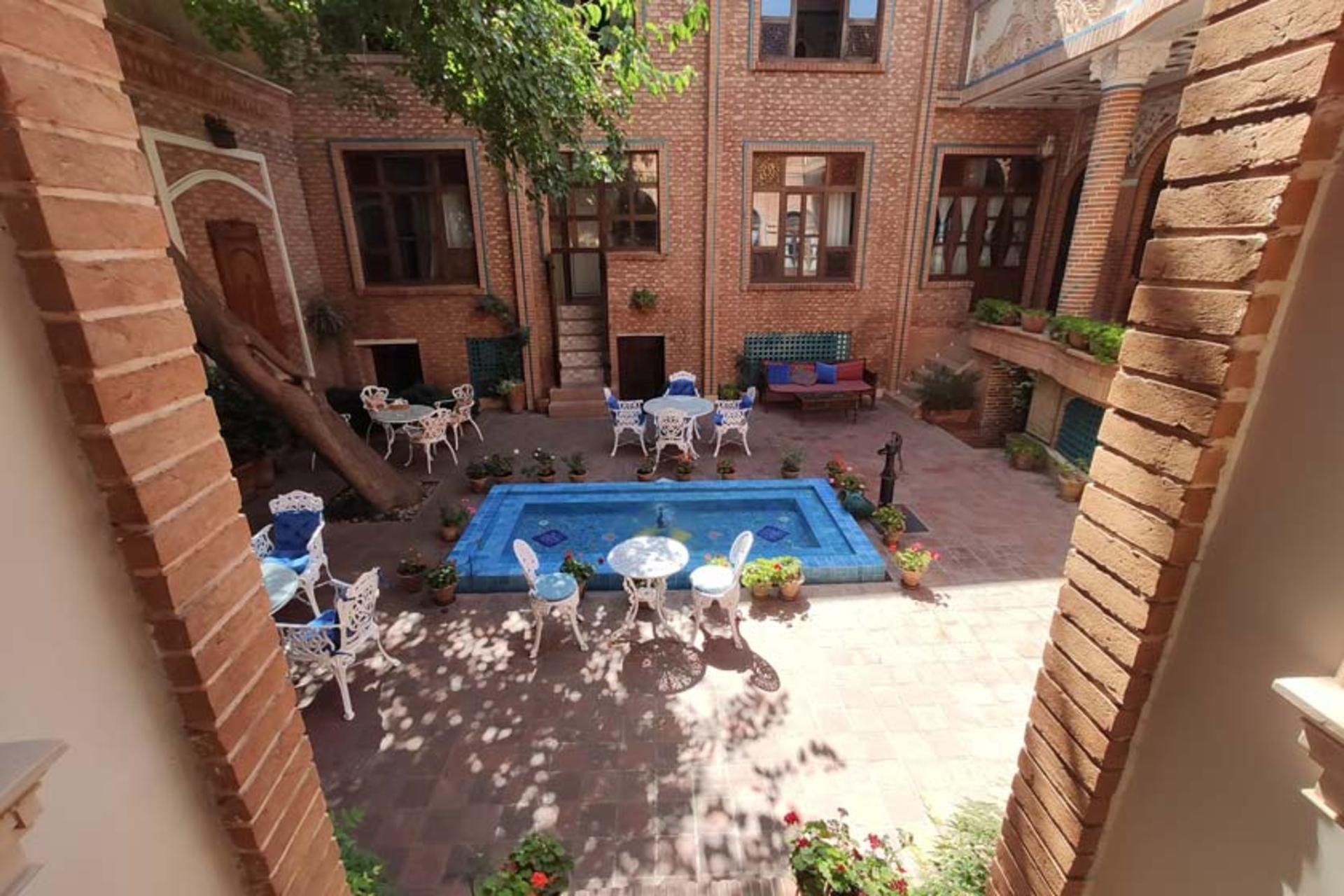 حیاط خانه پهلوان رزاز