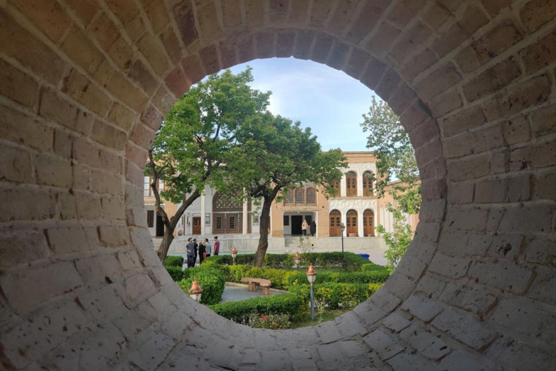محوطه عمارت آصف وزیری