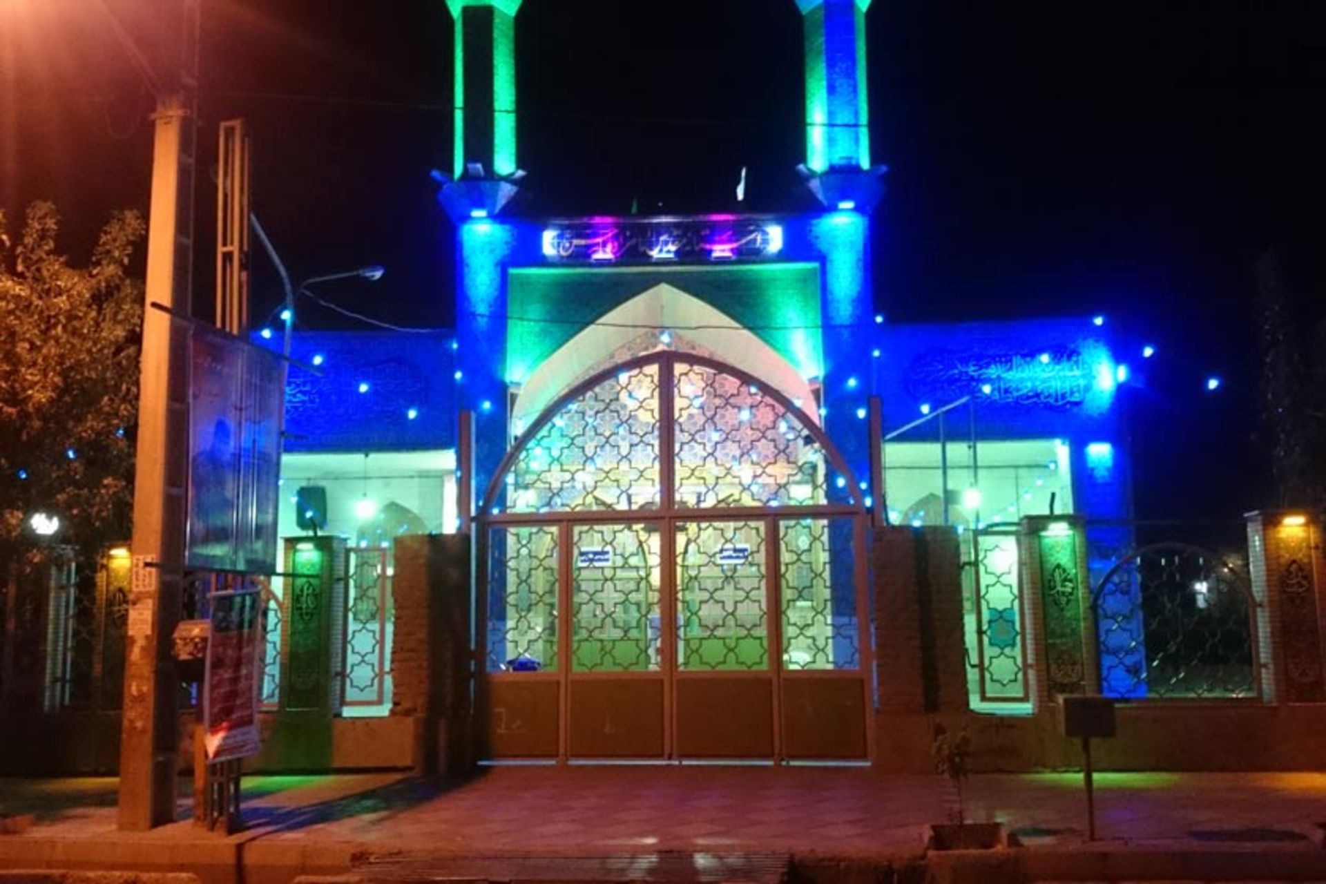 نورپردازی امامزاده حسن تهران در شب
