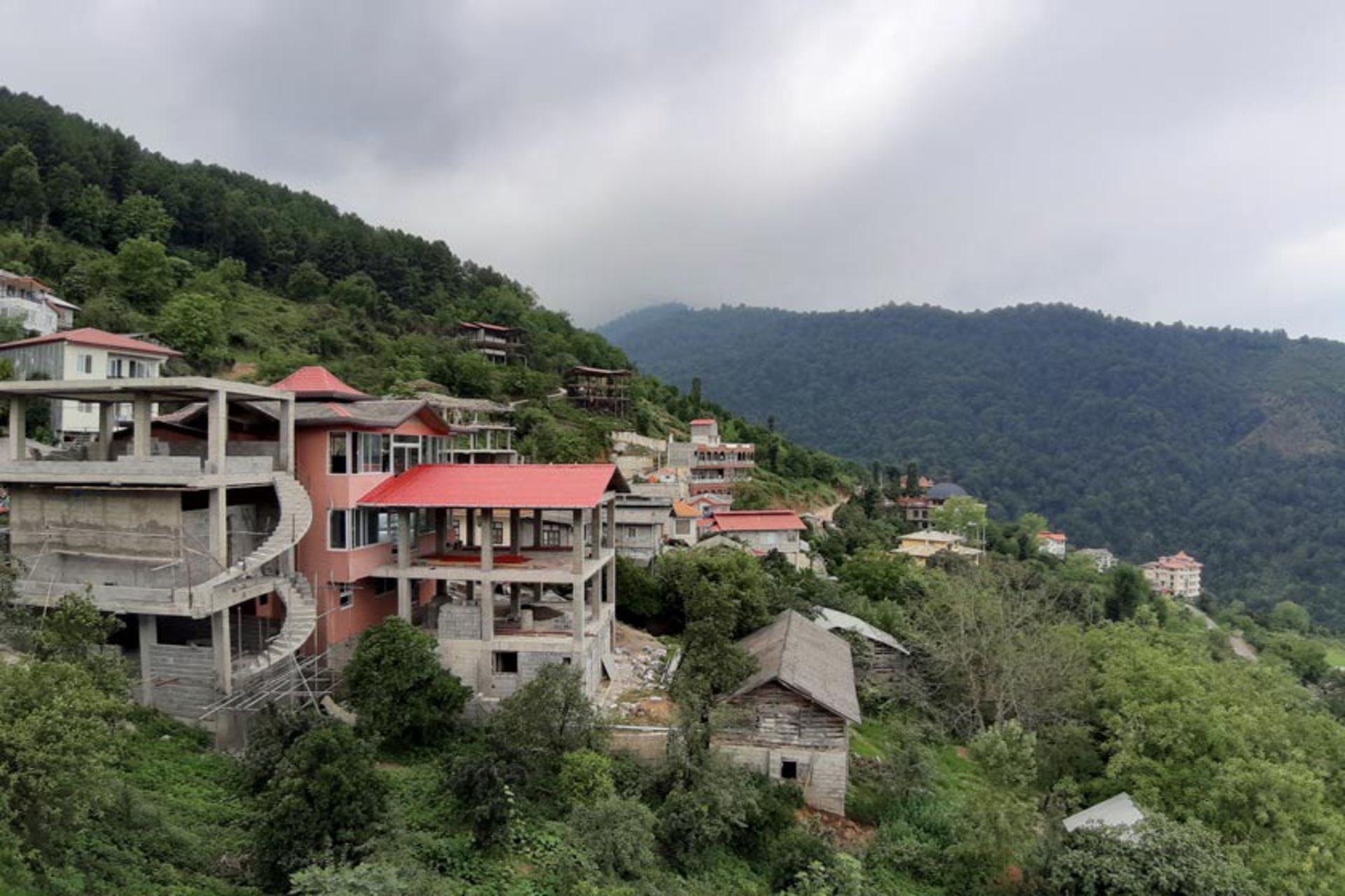 دورنمایی از روستای سرولات