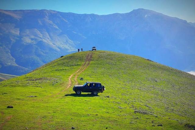 گردشگران در ییلاق جواهردشت