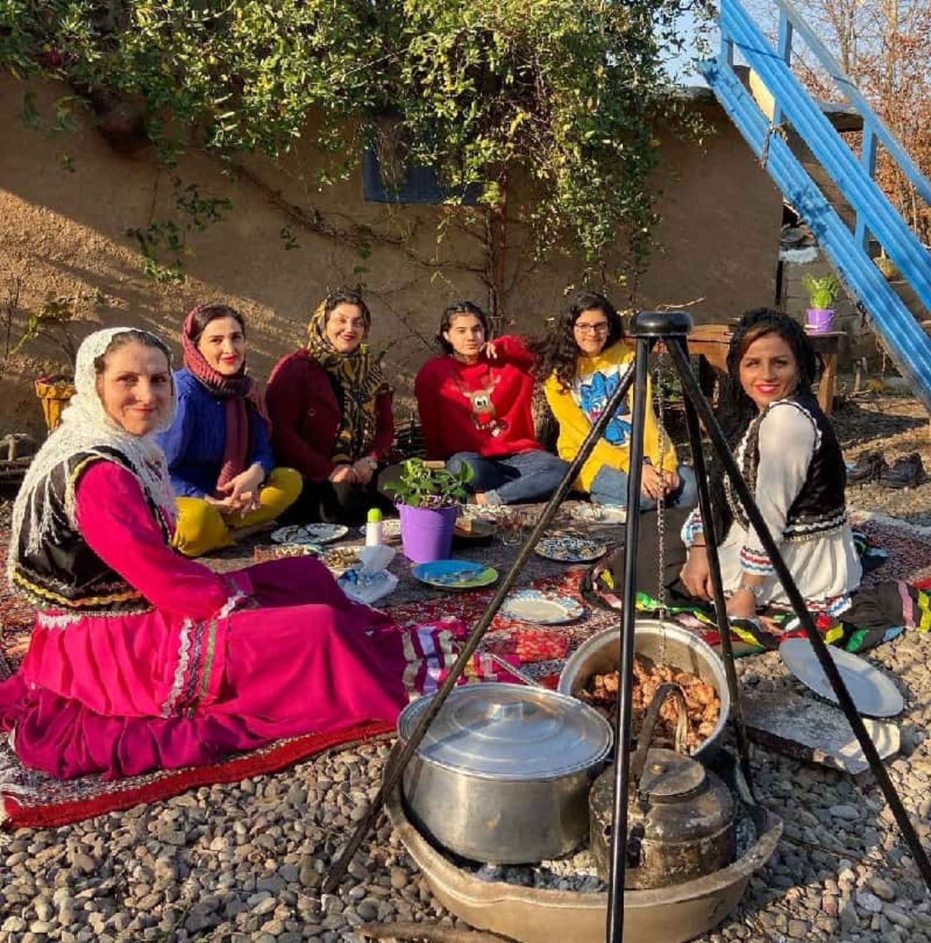 حیاط اقامتگاه گالش کلوم