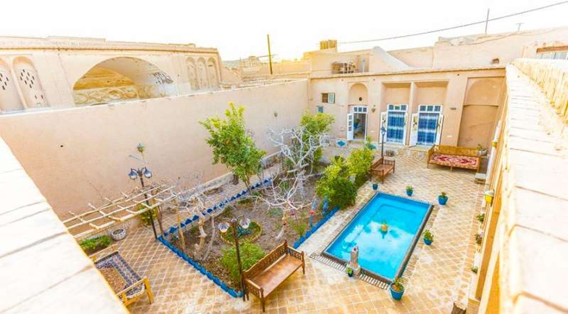 بومگردی عمارت بانو